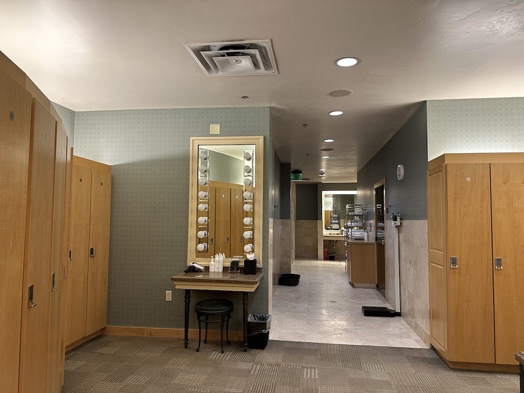 Park Hyatt Beaver Creek - Gym locker room - Tomo Travel & Camping ディズニークルーズ マジック号のベランダ室