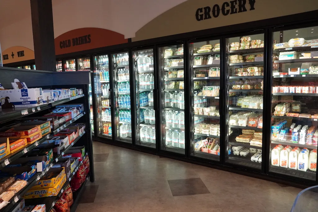 デスバレー国立公園内にある小さなジェネラルストア