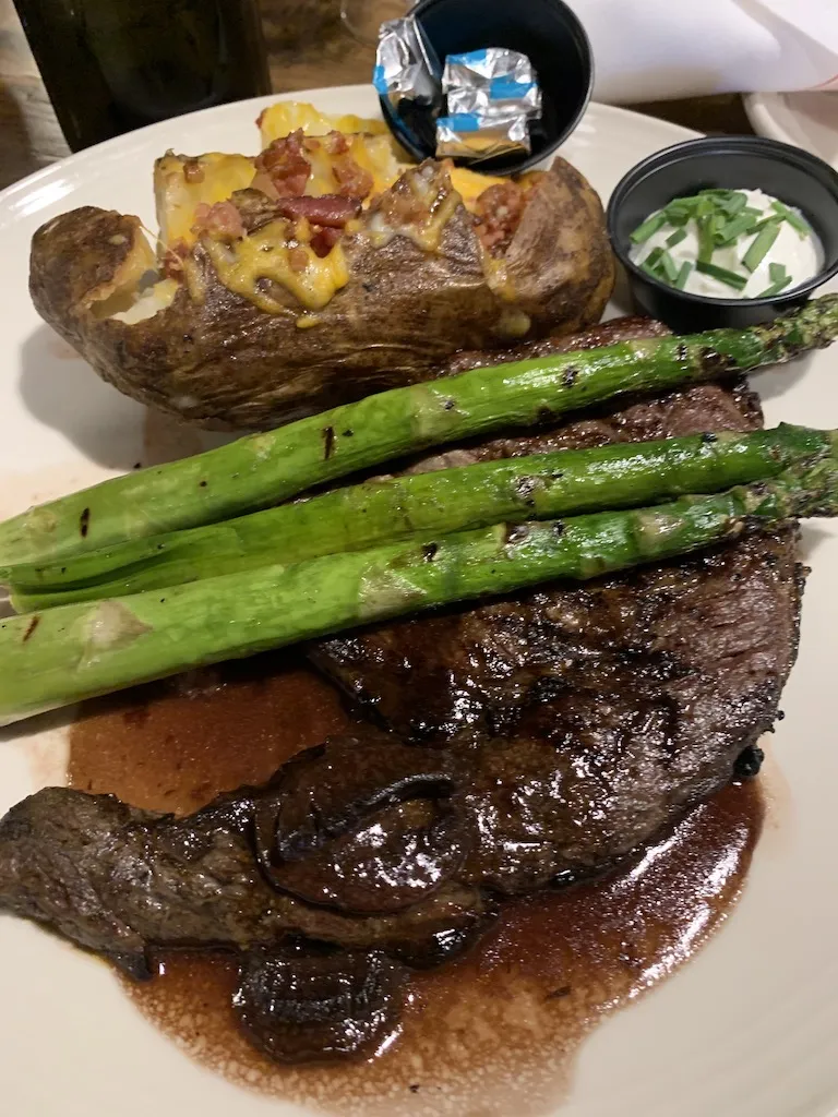 デスバレー国立公園　ホテルでの食事：ステーキ