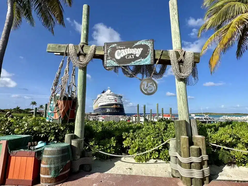 Disney Cruise's lines rotational dining room sign of Animator's Palate.