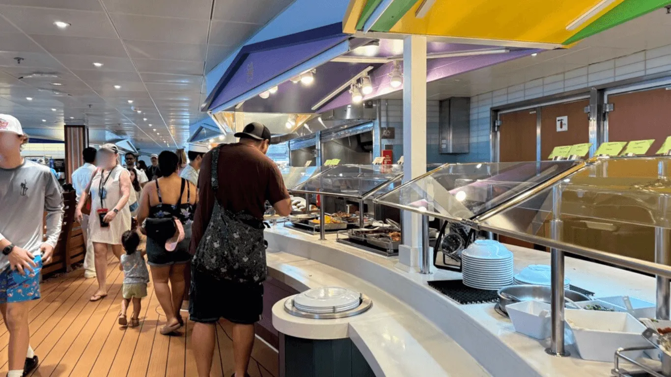 ディズニークルーズのビュッフェレストラン「カバナ」での朝食風景