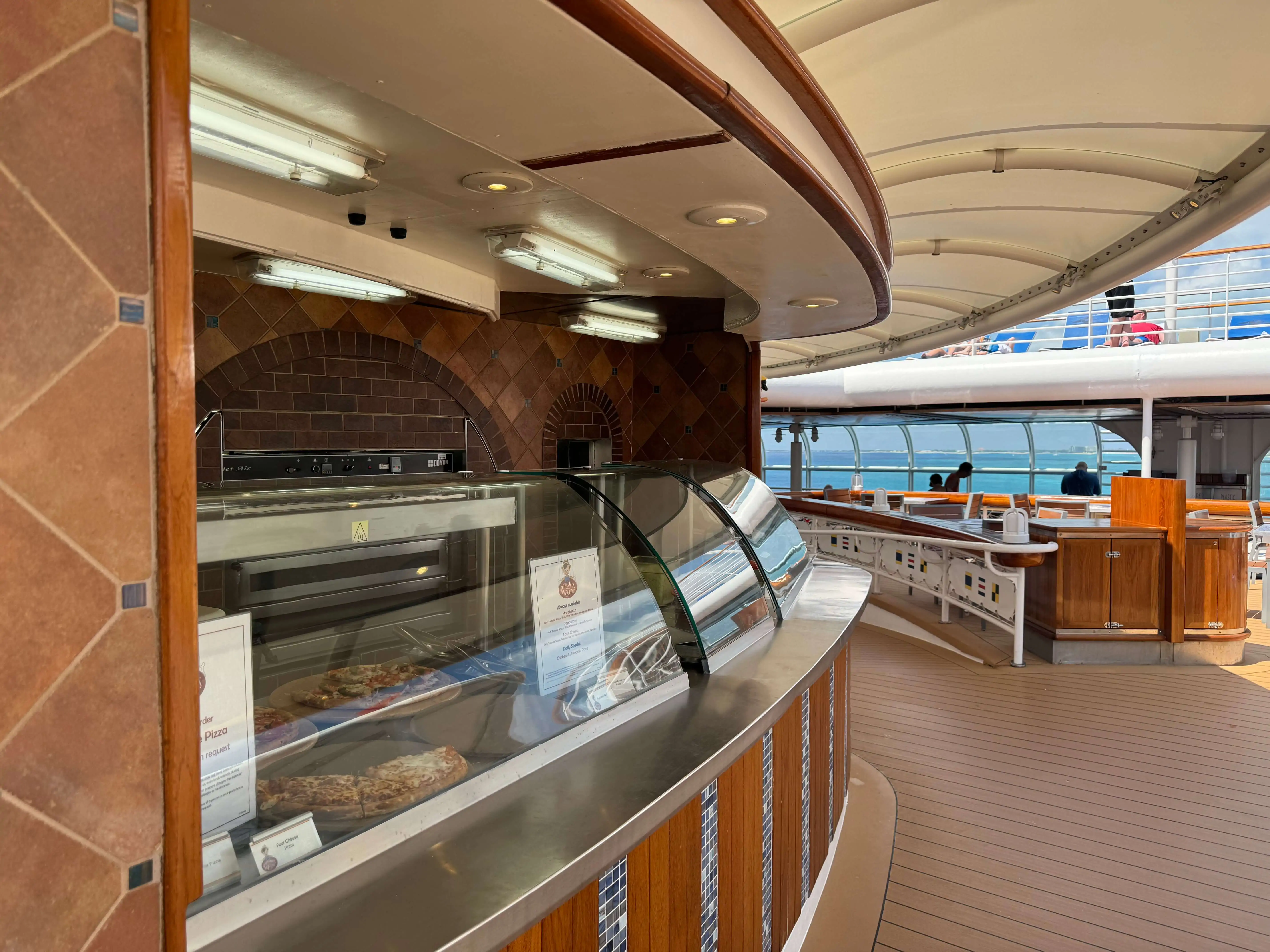 ディズニークルーズ　マジック号にあるピザのクイックサービス