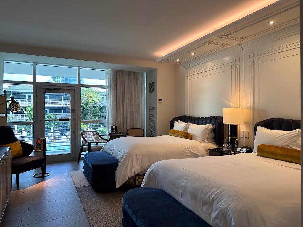 アメックスFHRの特典を使って早めにチェックインできたリッツカールトン・マイアミでのプールサイドビュー付きのベッドルーム