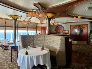 ディズニーファンタジー　レミーレストランから海が見渡せるフレンチレストラン