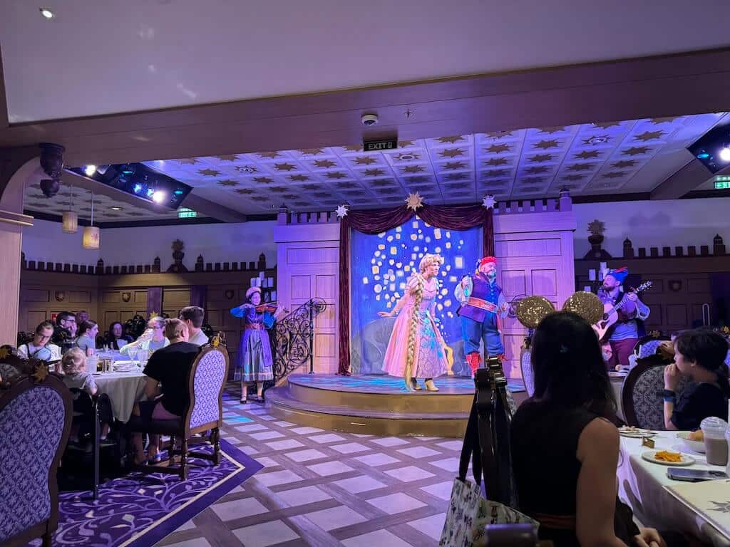 DCL_Magic_Tangled Rotational Dining - Tomo Travel & Camping The Tangled Dinner Show at Disney Cruise Line’s Rotational Dining on the Disney Magic