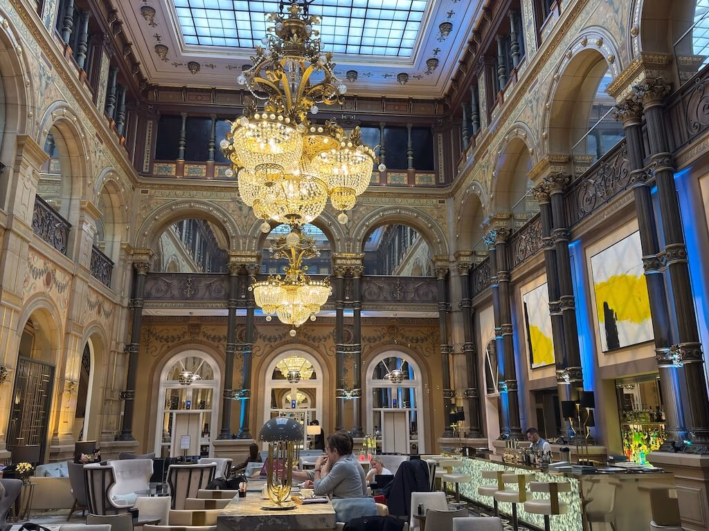 アーチーズ国立公園内にある許可制のファイアリーファーニストレイルは冒険心をくすぐるトレイルです。