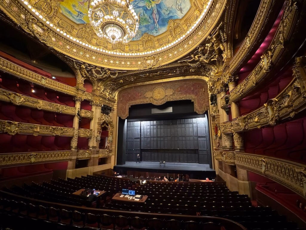 オペラ座の中でオペラを鑑賞できる劇場