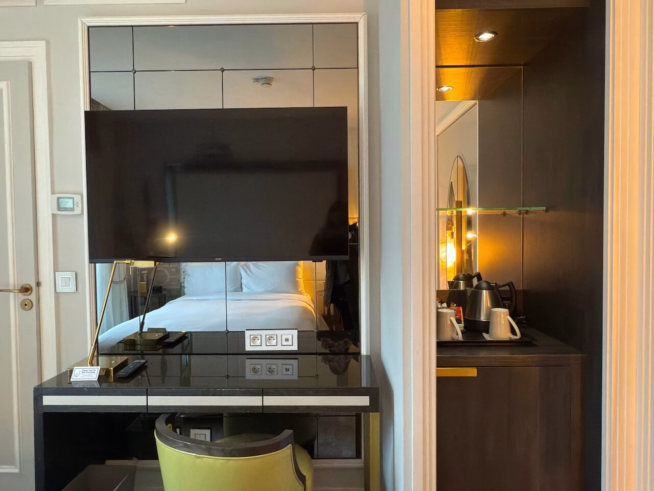 ヒルトン・パリ・オペラのホテル室内にあるアメニティ