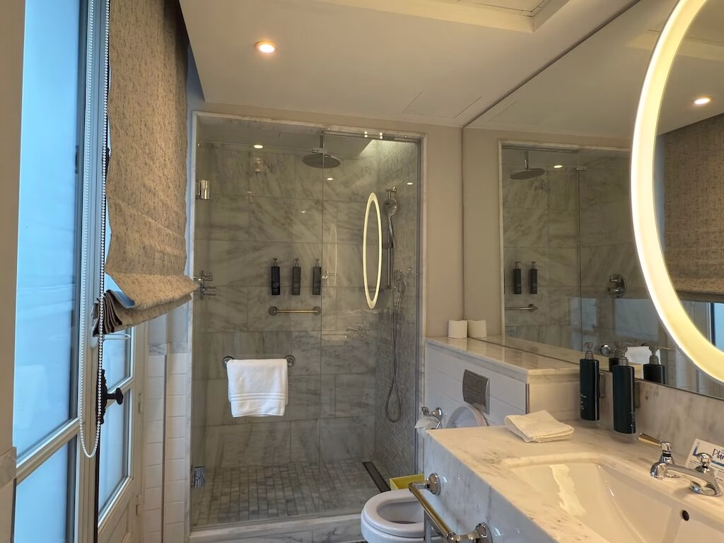 パリ　オペラ座近くにあるホテル　ヒルトンパリ・オペラの浴室